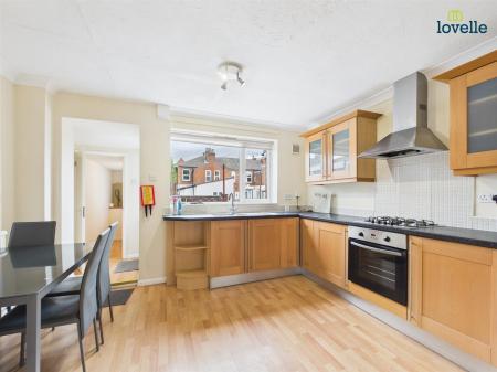 4 bedroom Terraced House to let in Staunton Court, Lincoln