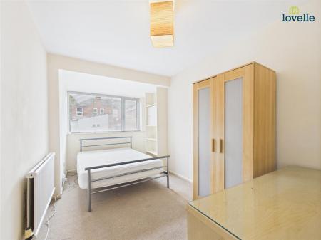 4 bedroom Terraced House to let in Staunton Court, Lincoln