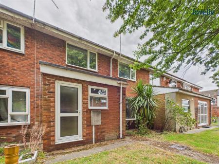 4 bedroom Terraced House to let in Staunton Court, Lincoln