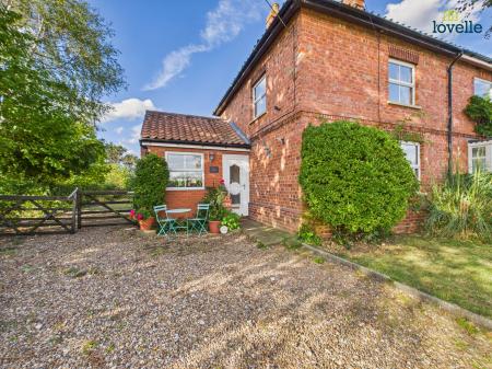 3 bedroom Semi-detached house for sale in Manor Cottage Apley, Market Rasen, LN8