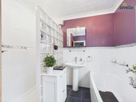 3 bedroom Semi-detached house for sale in Ruskin Avenue, Lincoln, LN2