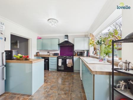 3 bedroom Semi-detached house for sale in Ruskin Avenue, Lincoln, LN2