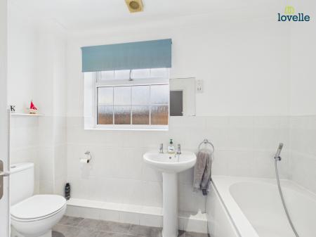 5 bedroom Detached house for sale in Macphail Crescent, Saxilby, LN1