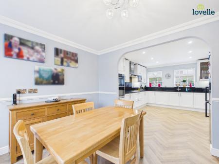 5 bedroom Detached house for sale in Macphail Crescent, Saxilby, LN1