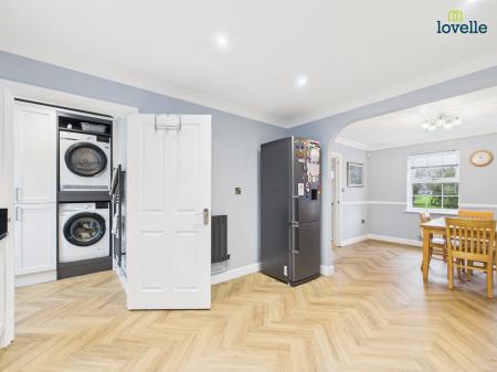 5 bedroom Detached house for sale in Macphail Crescent, Saxilby, LN1