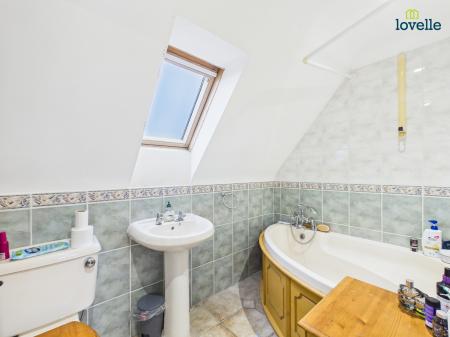 5 bedroom Detached house for sale in Macphail Crescent, Saxilby, LN1