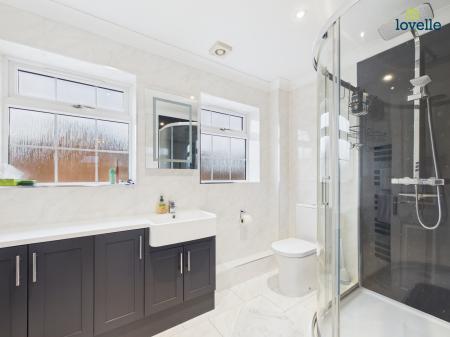 5 bedroom Detached house for sale in Macphail Crescent, Saxilby, LN1