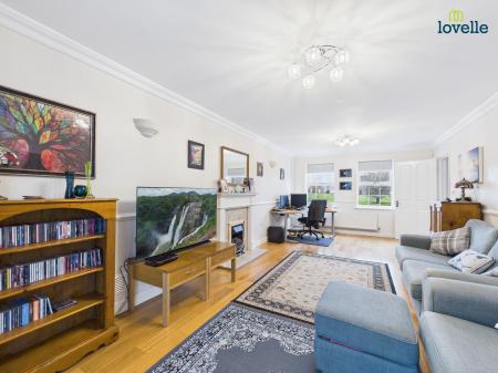 5 bedroom Detached house for sale in Macphail Crescent, Saxilby, LN1