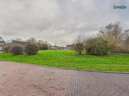 5 bedroom Detached house for sale in Macphail Crescent, Saxilby, LN1