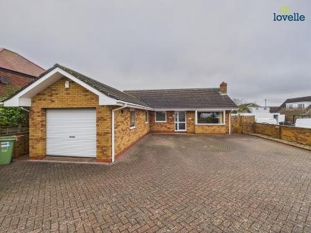 3 bedroom Bungalow for sale in Westfield Approach, North Greetwell, LN2