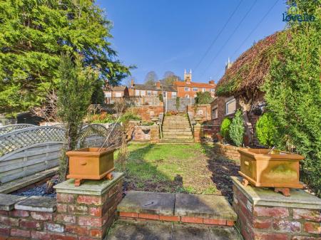 2 bedroom End of terrace house to let in Danes Terrace, Lincoln
