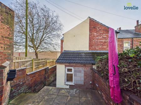 2 bedroom End of terrace house to let in Danes Terrace, Lincoln