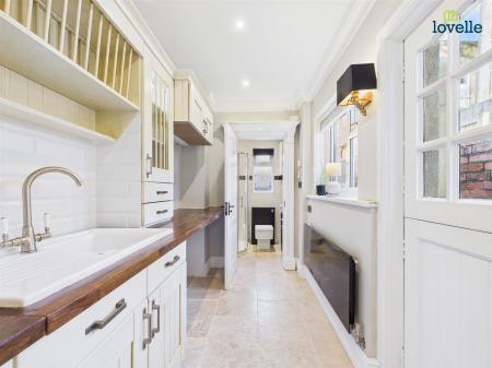 2 bedroom End of terrace house to let in Danes Terrace, Lincoln