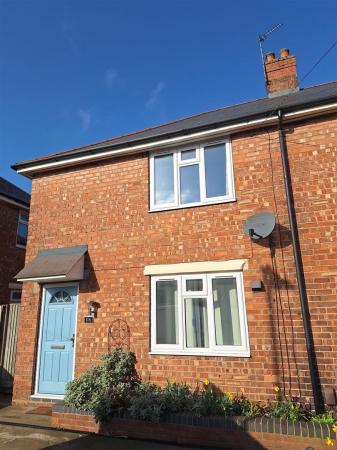 2 bedroom End of terrace house to let in Coleridge Gardens, Lincoln