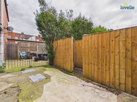 2 bedroom Terraced House to let in Russell Street, Lincoln
