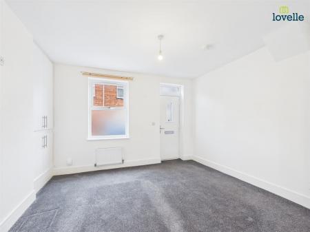 2 bedroom Terraced House to let in Russell Street, Lincoln