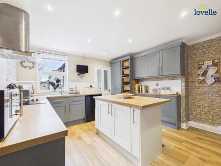 3 bedroom End of terrace house for sale in Western Avenue, Saxilby, LN1