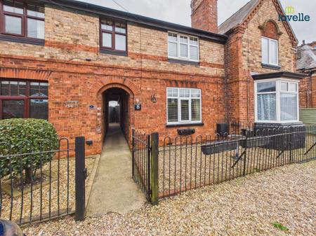 3 bedroom End of terrace house for sale in Western Avenue, Saxilby, LN1