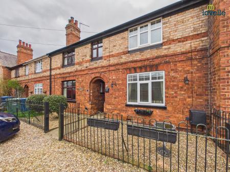 3 bedroom End of terrace house for sale in Western Avenue, Saxilby, LN1