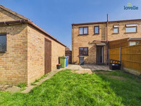 2 bedroom Semi-detached house for sale in Eastcroft, Saxilby, LN1