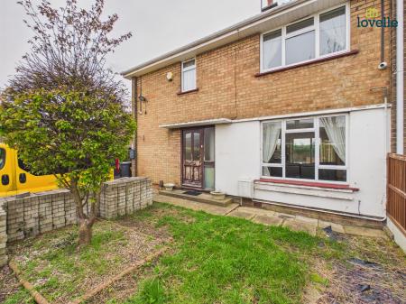 3 bedroom End of terrace house for sale in Fossdyke Gardens, Saxilby, LN1