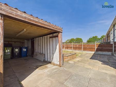 3 bedroom End of terrace house for sale in Fossdyke Gardens, Saxilby, LN1