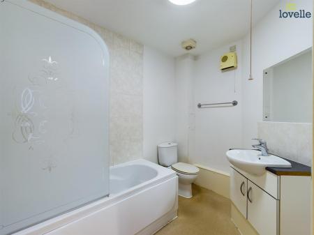 2 bedroom Flat to let in Cambrai Close, Lincoln