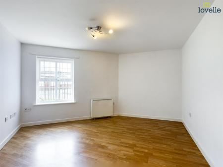 2 bedroom Flat to let in Cambrai Close, Lincoln
