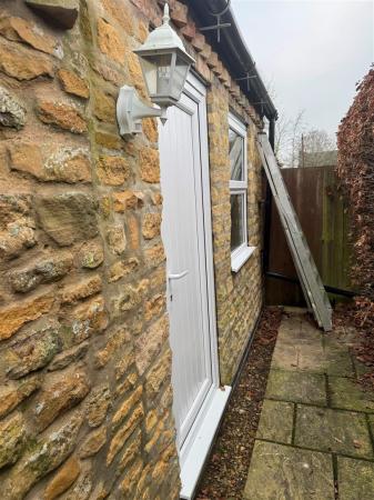 2 bedroom Terraced House to let in Beckside, Nettleham