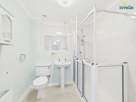 2 bedroom Semi-detached bungalow for sale in Jubilee Court, Lincoln, LN2