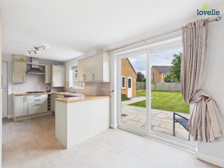 3 bedroom Detached house for sale in Lincoln Road, Dunholme, LN2