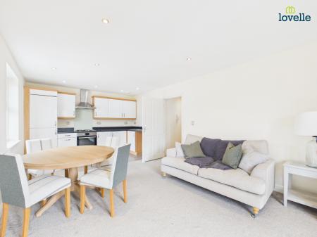 2 bedroom Flat for sale in Olsen Rise, Carlton Centre, Lincoln, LN2