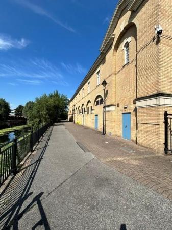 2 bedroom Flat to let in St. Marks Square, Lincoln