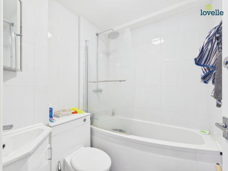 2 bedroom Flat for sale in Grantavon House, Lincoln, LN5