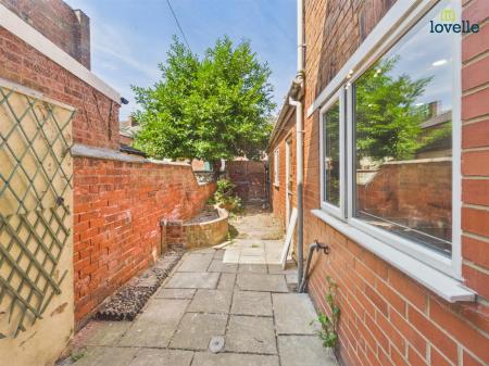 4 bedroom Terraced House to let in Nelthorpe Street, Lincoln