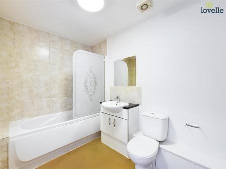 2 bedroom Flat to let in Cambrai Close, Lincoln