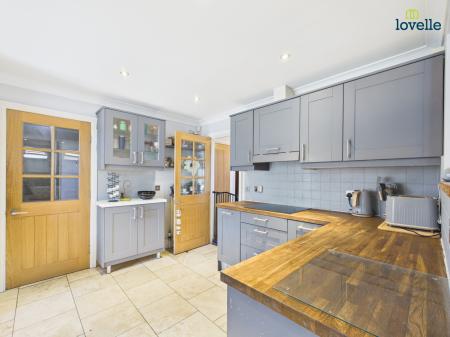 6 bedroom Detached house for sale in Lady Frances Drive, Market Rasen, LN8