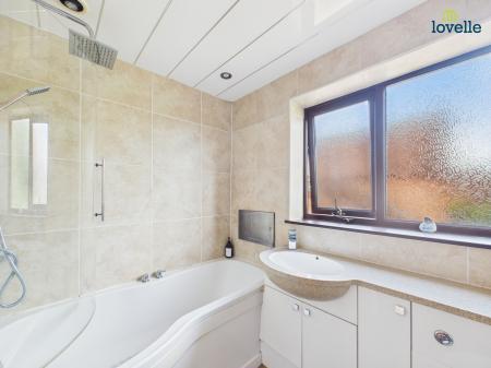 6 bedroom Detached house for sale in Lady Frances Drive, Market Rasen, LN8