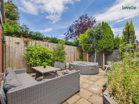 6 bedroom Detached house for sale in Lady Frances Drive, Market Rasen, LN8