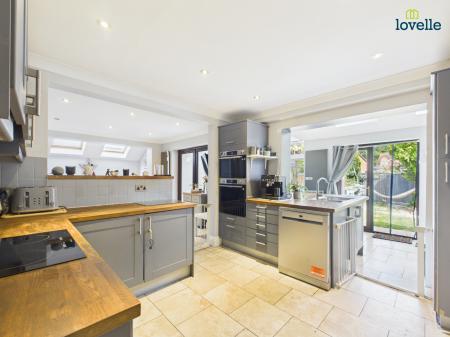 6 bedroom Detached house for sale in Lady Frances Drive, Market Rasen, LN8