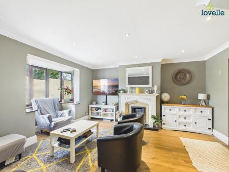 6 bedroom Detached house for sale in Lady Frances Drive, Market Rasen, LN8