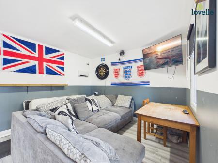 3 bedroom Semi-detached house for sale in Scott Gardens, Lincoln, LN2