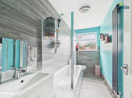 3 bedroom Semi-detached house for sale in Scott Gardens, Lincoln, LN2