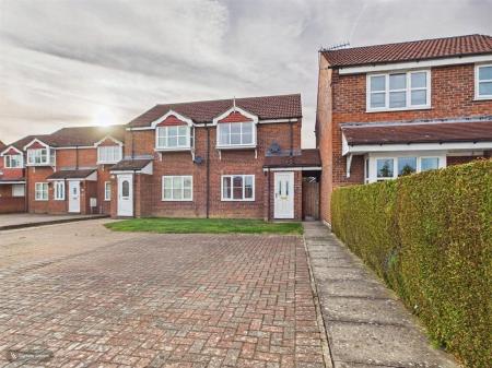 2 bedroom House to let in Heathfield Avenue, Branston, Lincoln