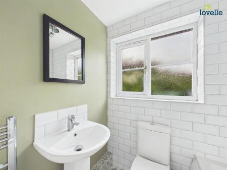 2 bedroom House to let in Heathfield Avenue, Branston, Lincoln