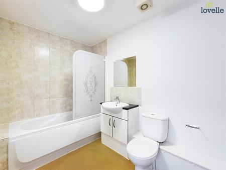 2 bedroom Flat to let in Cambrai Close, Lincoln
