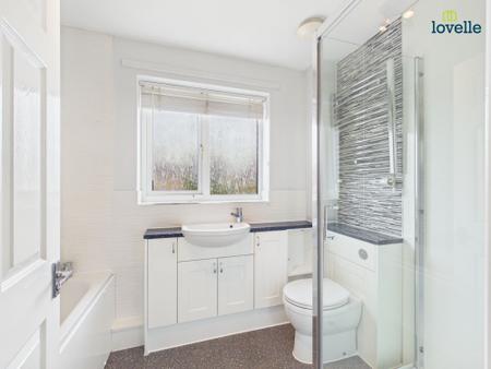 3 bedroom Detached house for sale in Lincoln Road, Dunholme, LN2