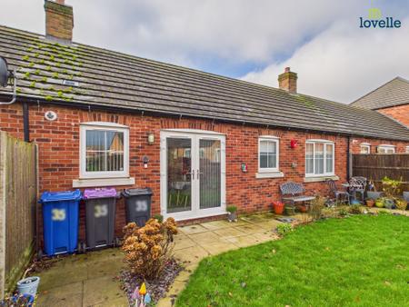 2 bedroom Terraced bungalow for sale in Meadow Walk, Saxilby, LN1