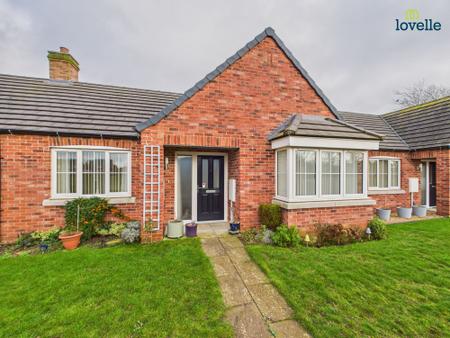 2 bedroom Terraced bungalow for sale in Meadow Walk, Saxilby, LN1