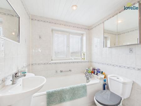 3 bedroom Detached house for sale in Hollywell Road, Lincoln, LN5